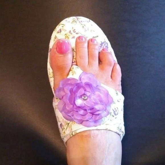 NEW Floral Thong Slippers, Purple Rosettes, Large with BONUS! - Picture 5 of 7